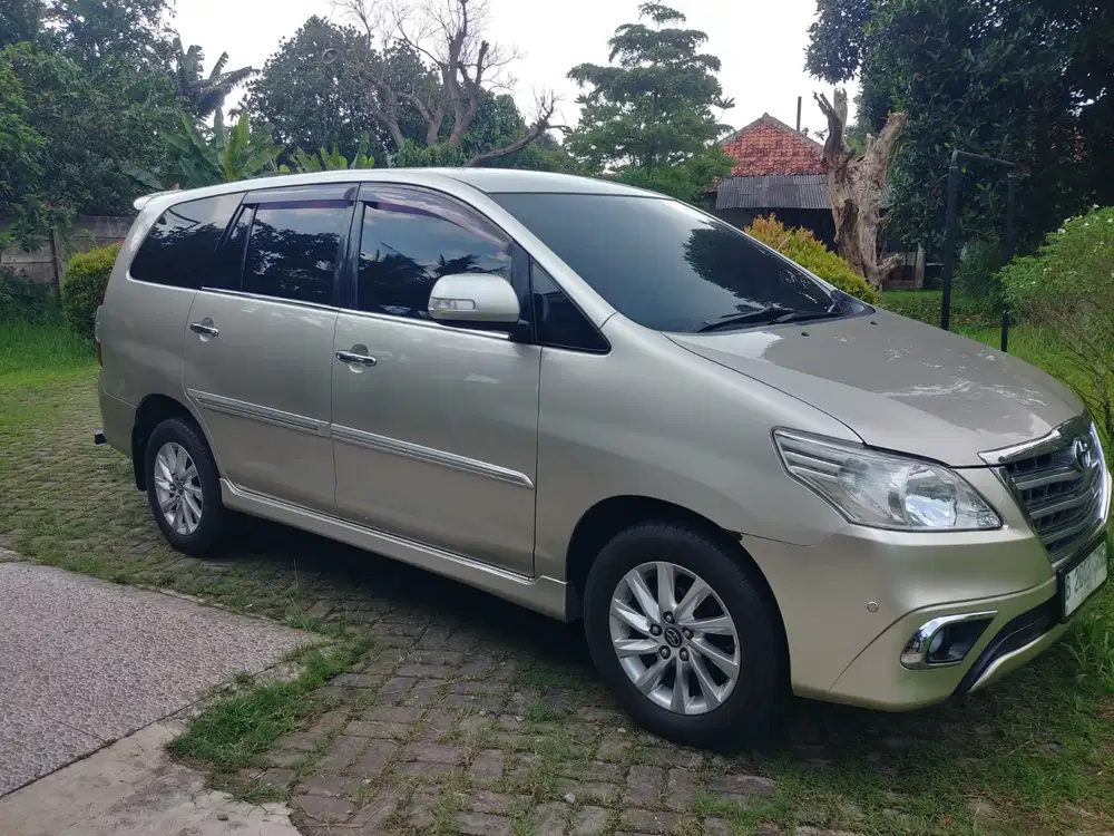 Toyota Kijang Innova v matic 2013 istimewa