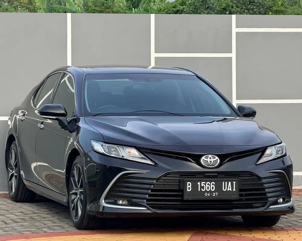 (DP 100 Jt) TOYOTA NEW CAMRY 2.5 V AT 2022 FACELIFT BLACK ON BLACK