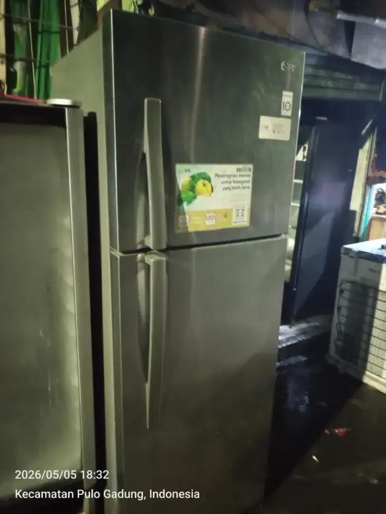 Kulkas LG 2 pintu jumbo siap pakai normal siap pakai dingin dan beku