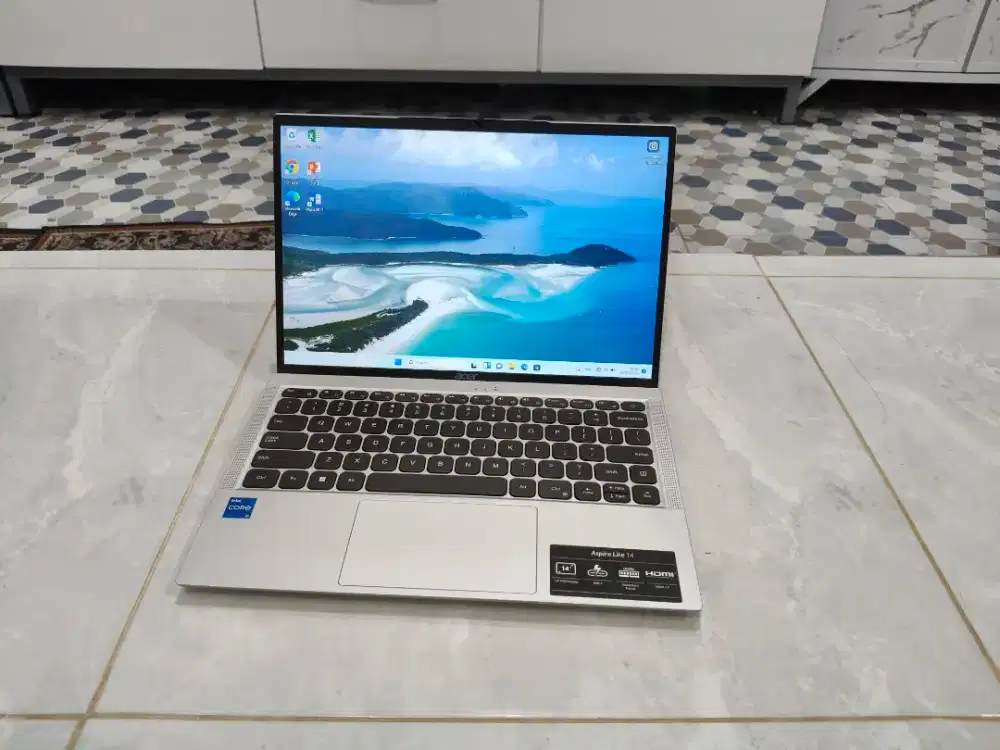 laptop acer core i5 1235U ram 8GB DDR5 SSD Nvme 512GB kondisi lke new