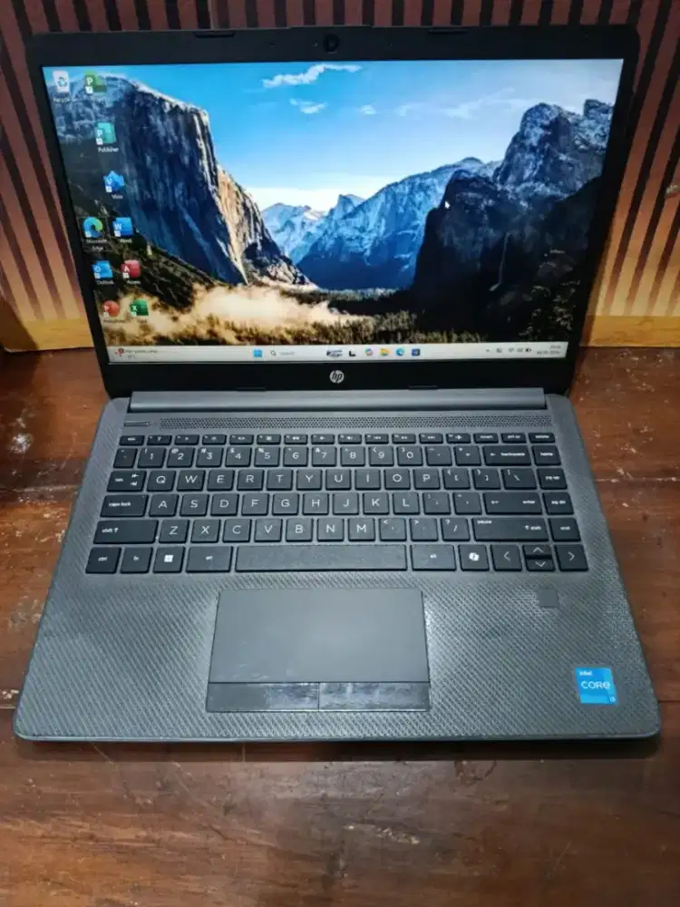Laptop Hp 240R G9 2025