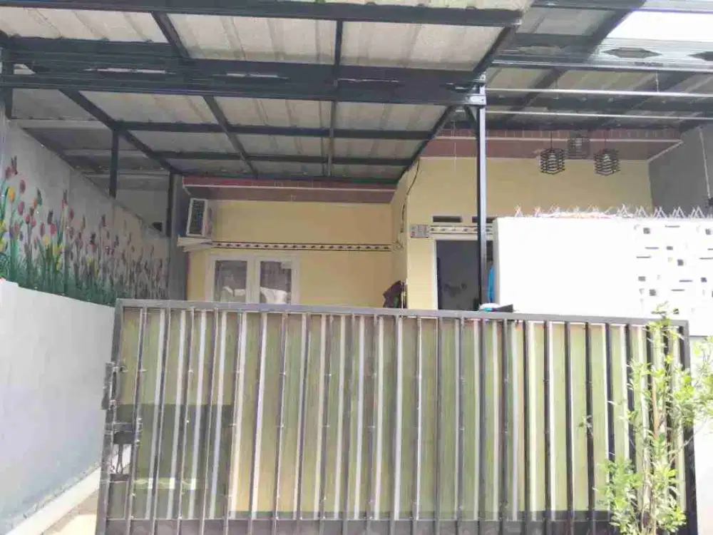 rumah bagus siap huni dalam komplek di stasiun cisauk