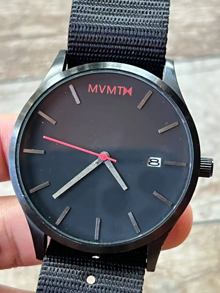 Jam tangan MVMT