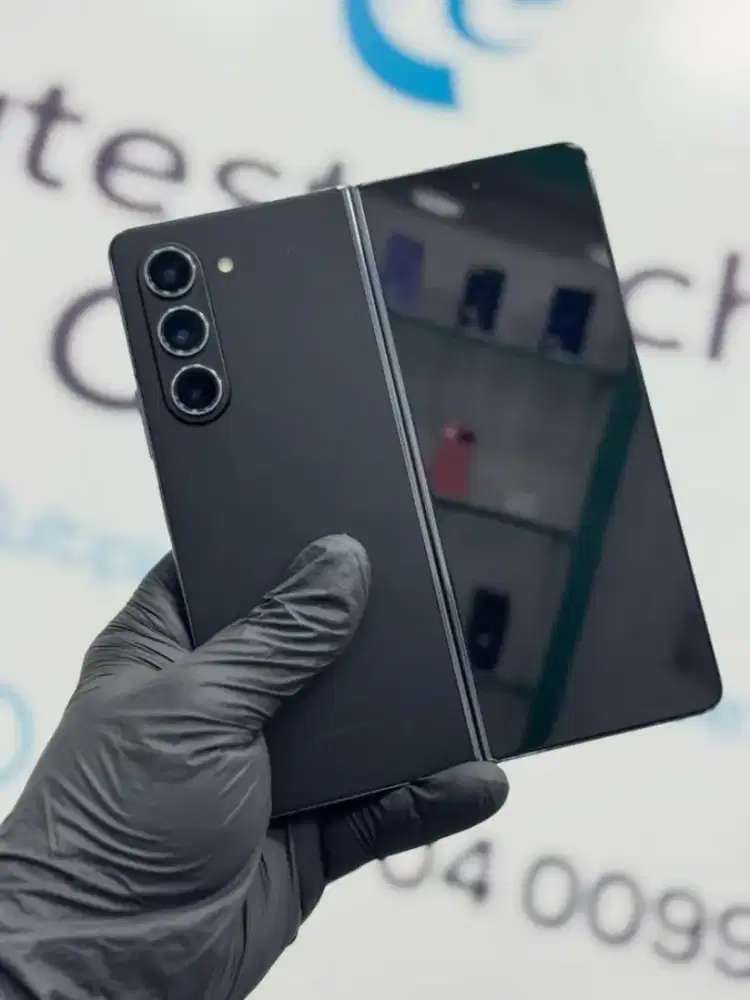 Samsung Z fold 5 12/512GB minus tai lalat kecil di lcd dalam