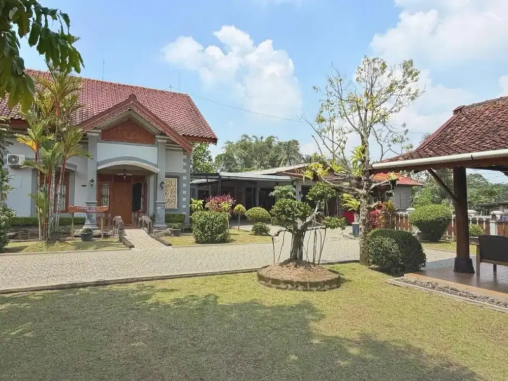 Villa Cantik Luas di Jogja Utara area jalan kaliurang km 18 Full Furnished Asri dan Nyaman terdiri banyak bangunan