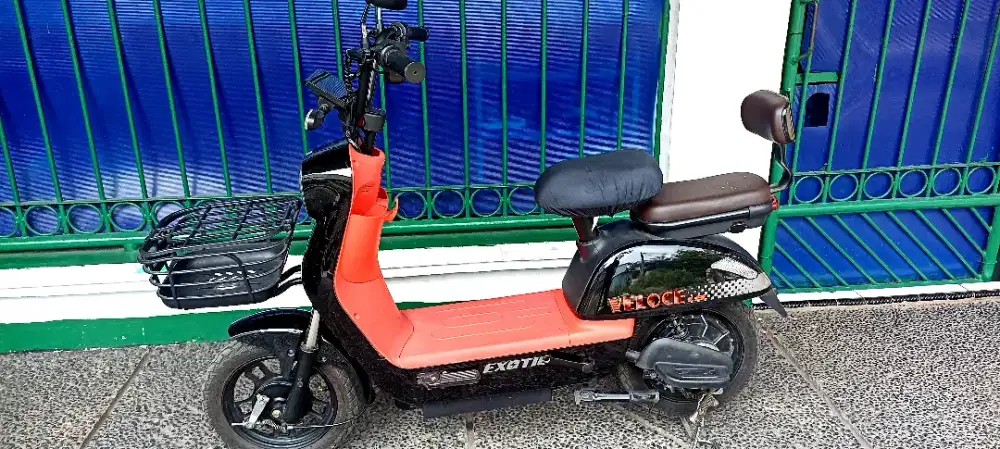SEPEDA LISTRIK MERK EXOTIC VELOCE 1.5 HITAM MANIS