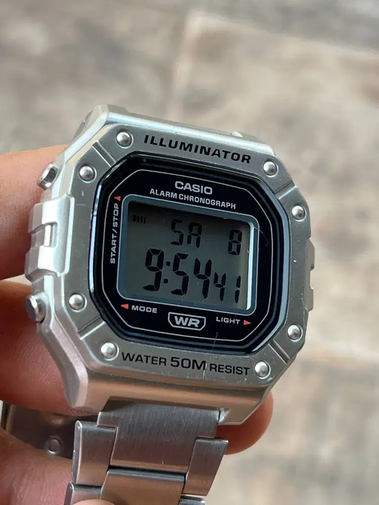 Jam tangan Casio digital