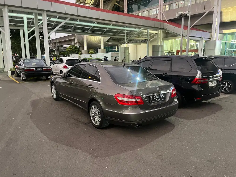 Mercedes-Benz E250 2011 Bensin