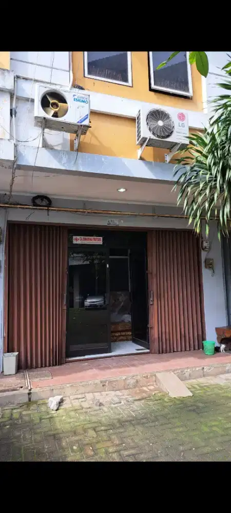 Disewakan Ruko 3 Lantai