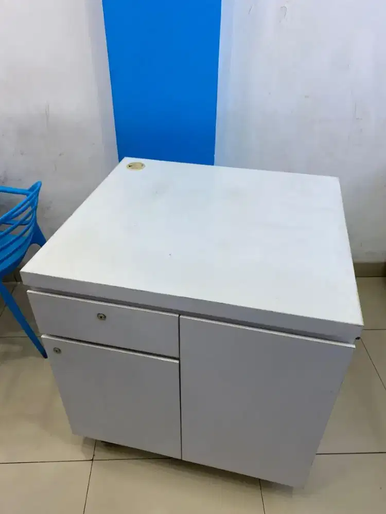 DIJUAL LEMARI KABINET PENYIMPANAN 2 PINTU 1 LACI UKURAN 80*80