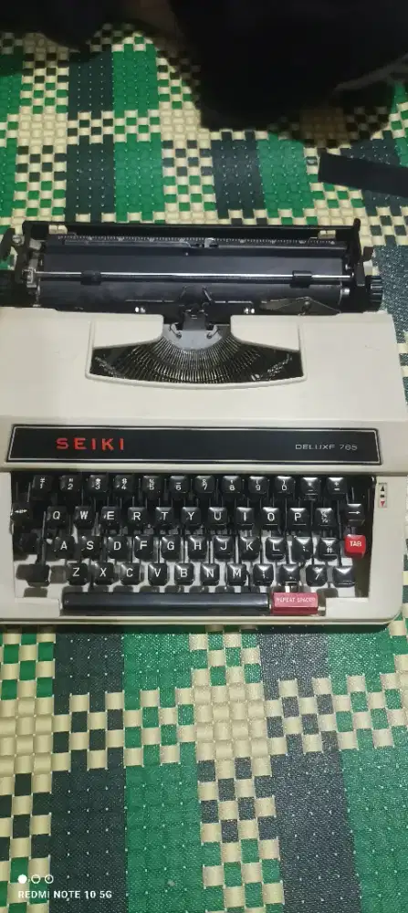 Mesin ketik seiki deluxe 765