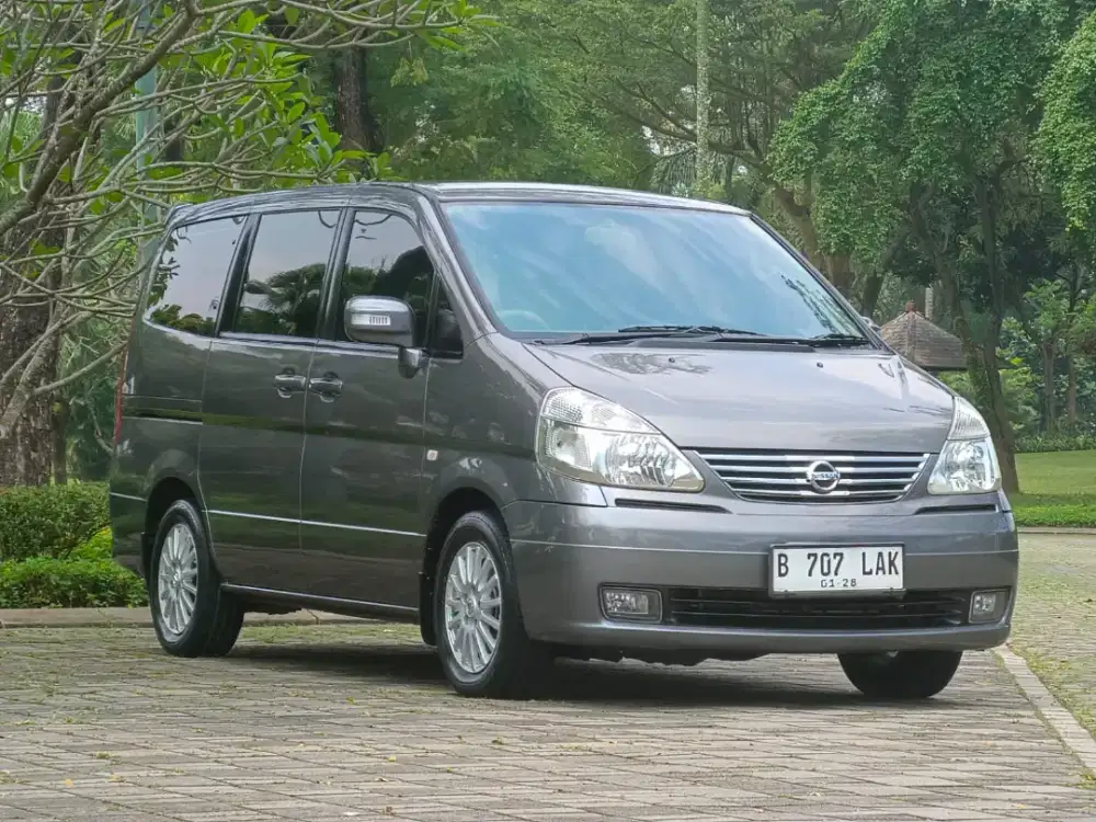 Nissan Serena HighWayStar 2.0 Automatic 2011 Bensin Abu Metalik