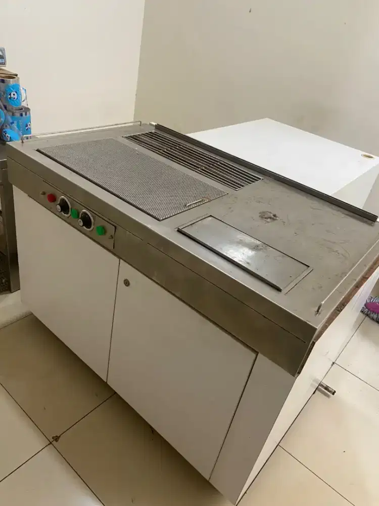 DIJUAL KABINET DENGAN MESIN PEMANAS AIR DAN PENGHANGAT KOPI