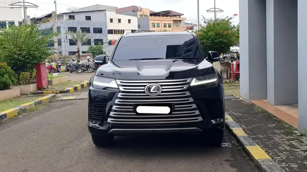 Km 1rb lexus lx600 7 seater 2023 pakai 2024 hitam