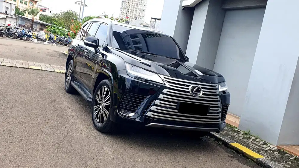 Km 1rb lexus lx600 7 seater 2023 pakai 2024 hitam