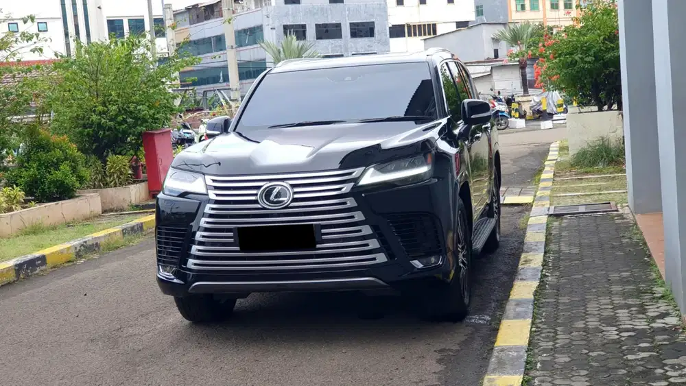 Km 1rb lexus lx600 7 seater 2023 pakai 2024 hitam