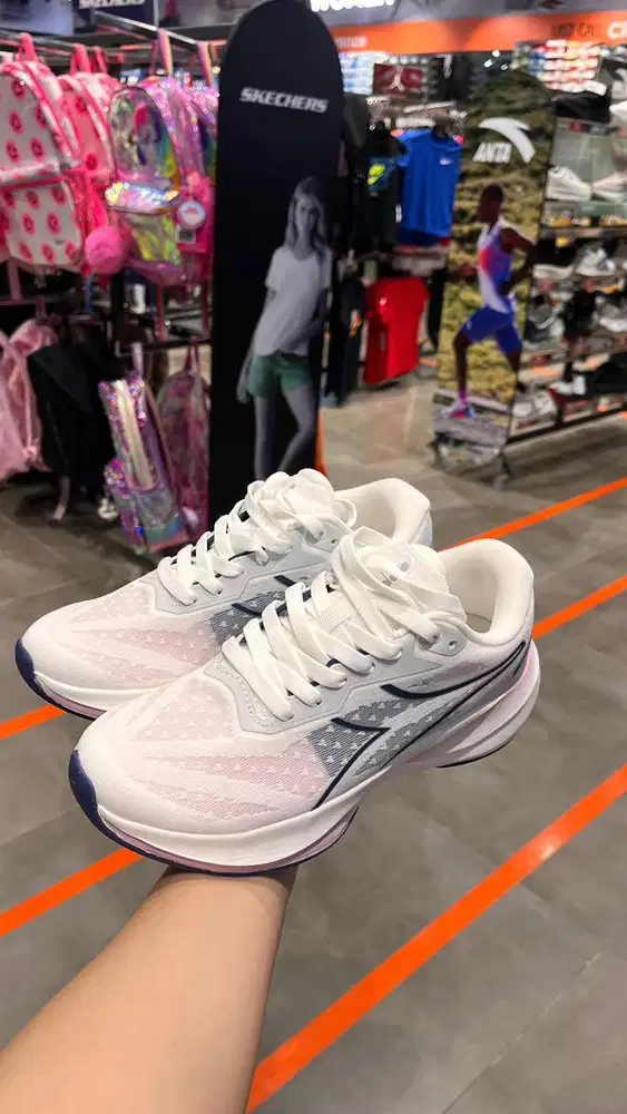SEPATU DIADORA NEW