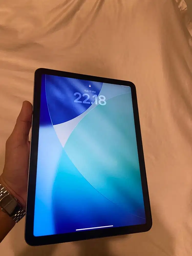 iPad Air M1 5th WiFi Like New