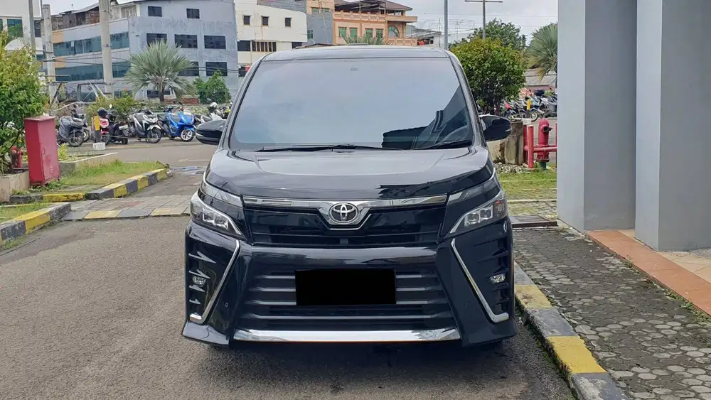 Toyota Voxy 2.0 Sunroof AT 2018/2019 Low KM Record 71Rb Like New