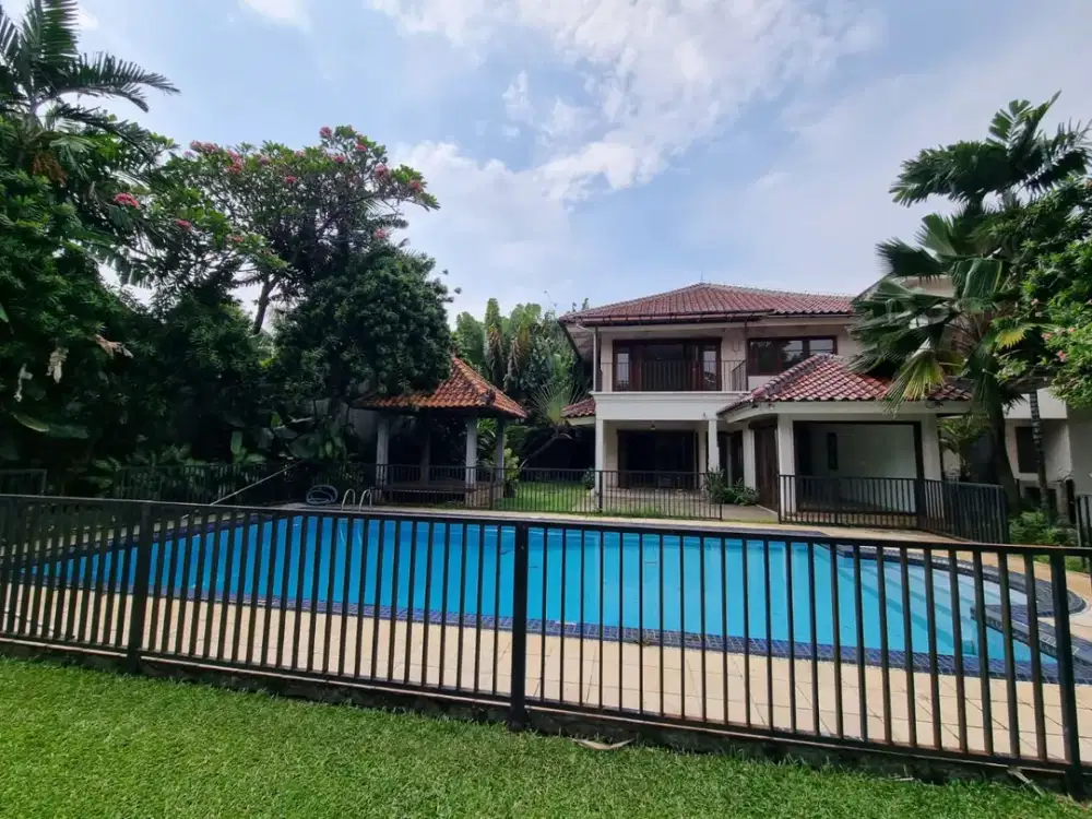5 Bedroom Modern Tropical House at Cipete.