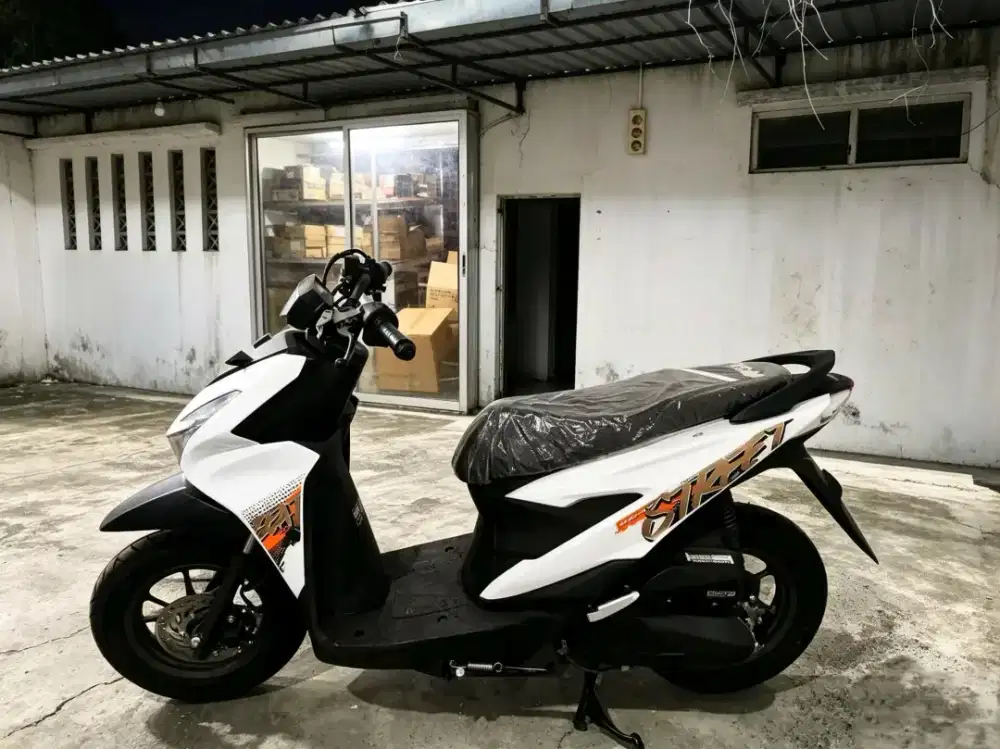 HONDA BEAT STREET WHITE