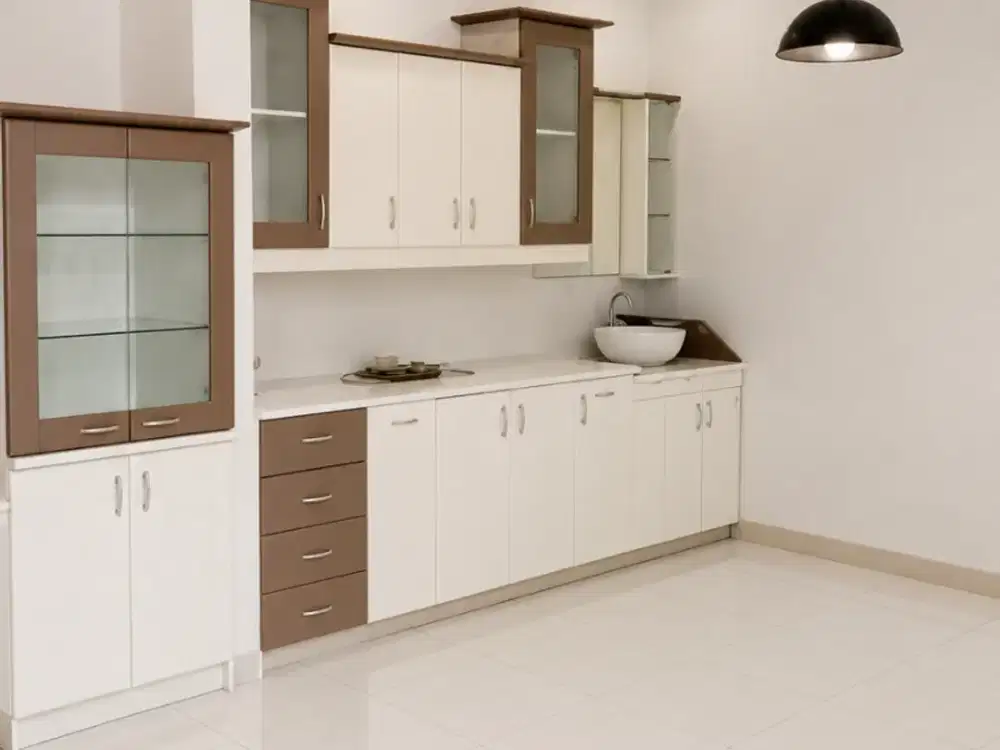 DISEWAKAN RUMAH SIAP HUNI SEBERANG MALL KELAPA GADING JANUR INDAH JAKARTA UTARA