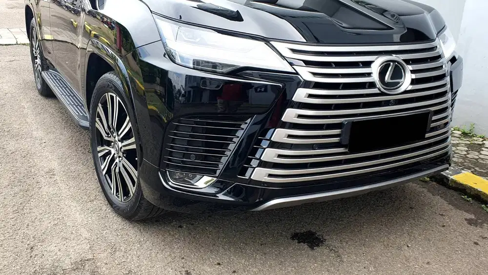 Lexus LX 600 LX600 7 Seater F Sport AWD Hitam 2024 NIK 2023 Like New