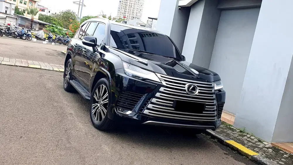 Lexus LX 600 LX600 7 Seater F Sport AWD Hitam 2024 NIK 2023 Like New