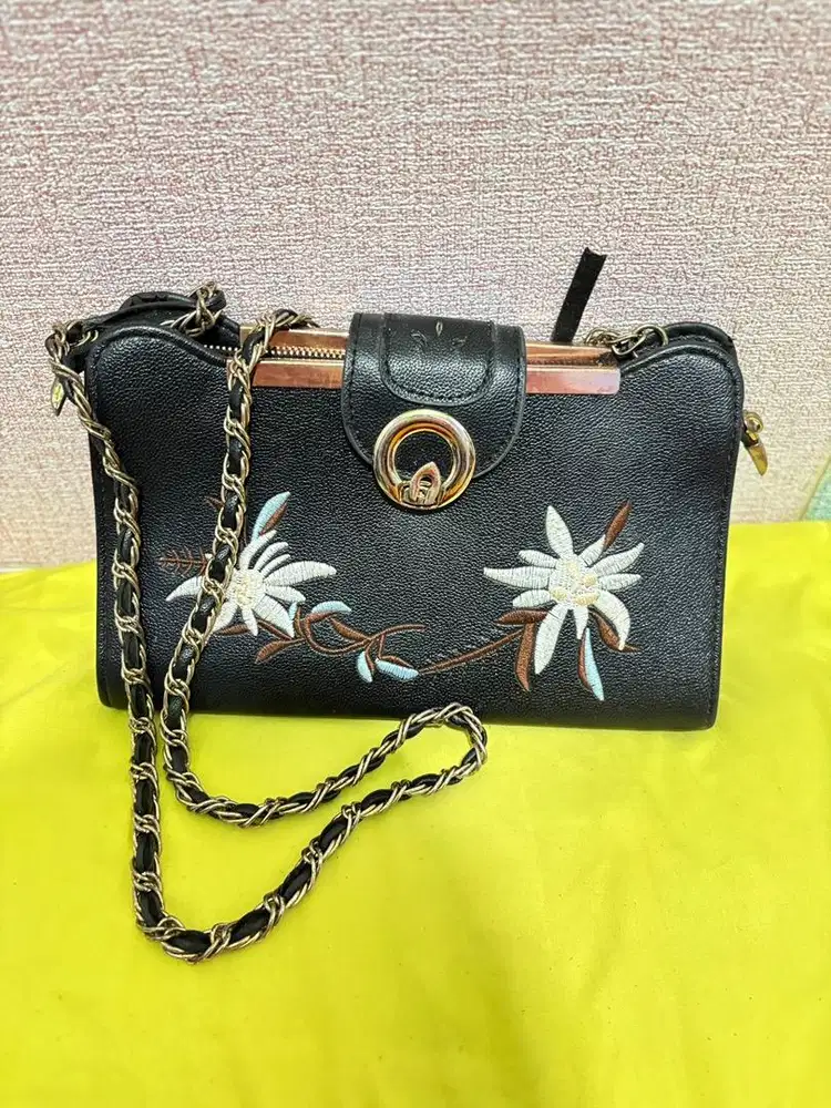 Tas Hitam sling bag