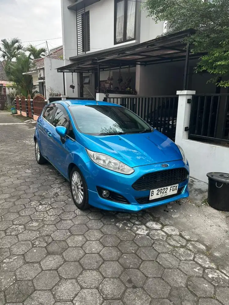 Ford Fiesta Ecoboost 1.0 biru metalik AT