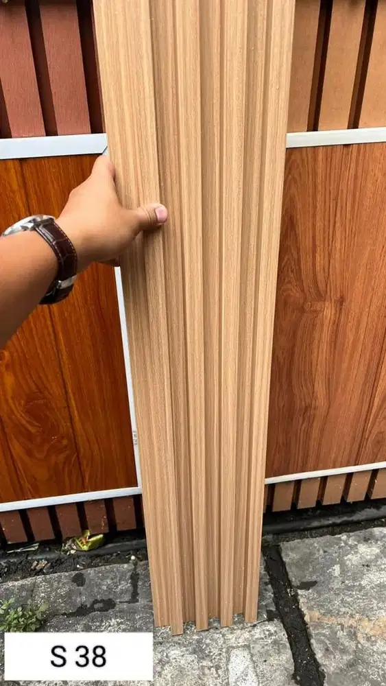 Distributor wallpanel