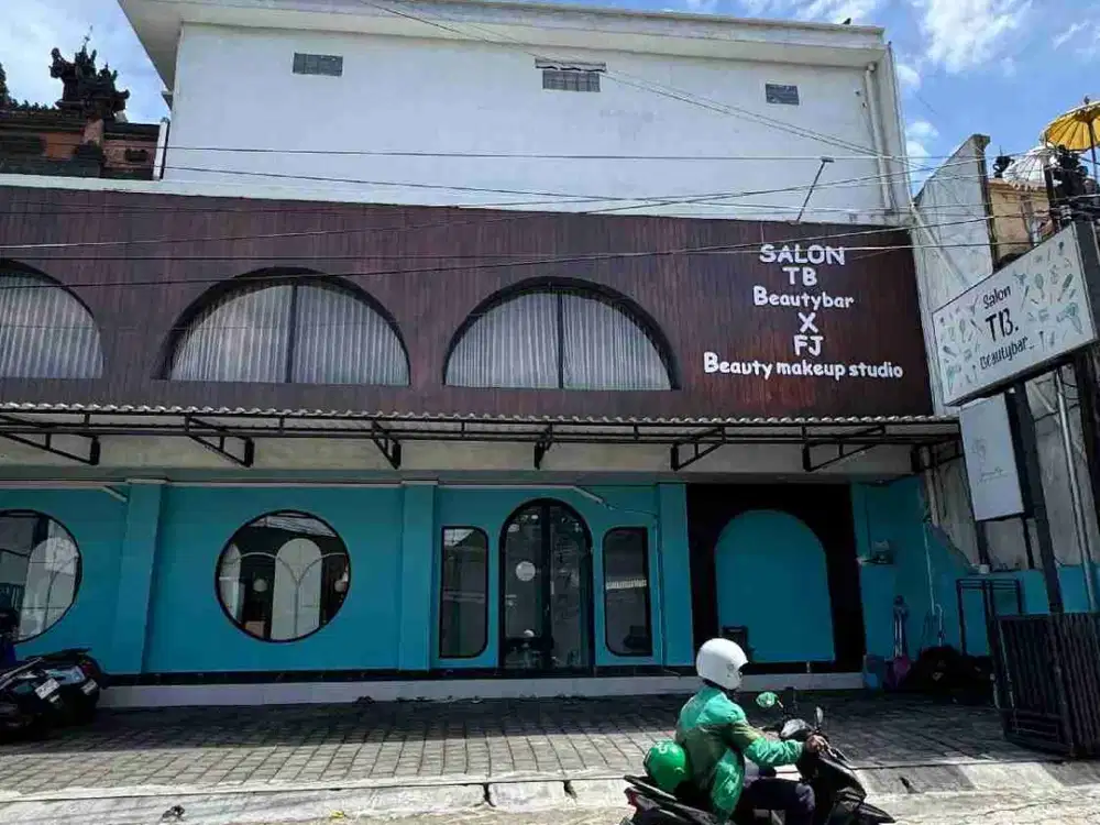 Gedung Komersial Kerobokan 3 Lantai Full Salon Aktif