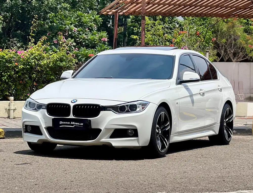 BMW 335i Luxury F30 CBU 2012