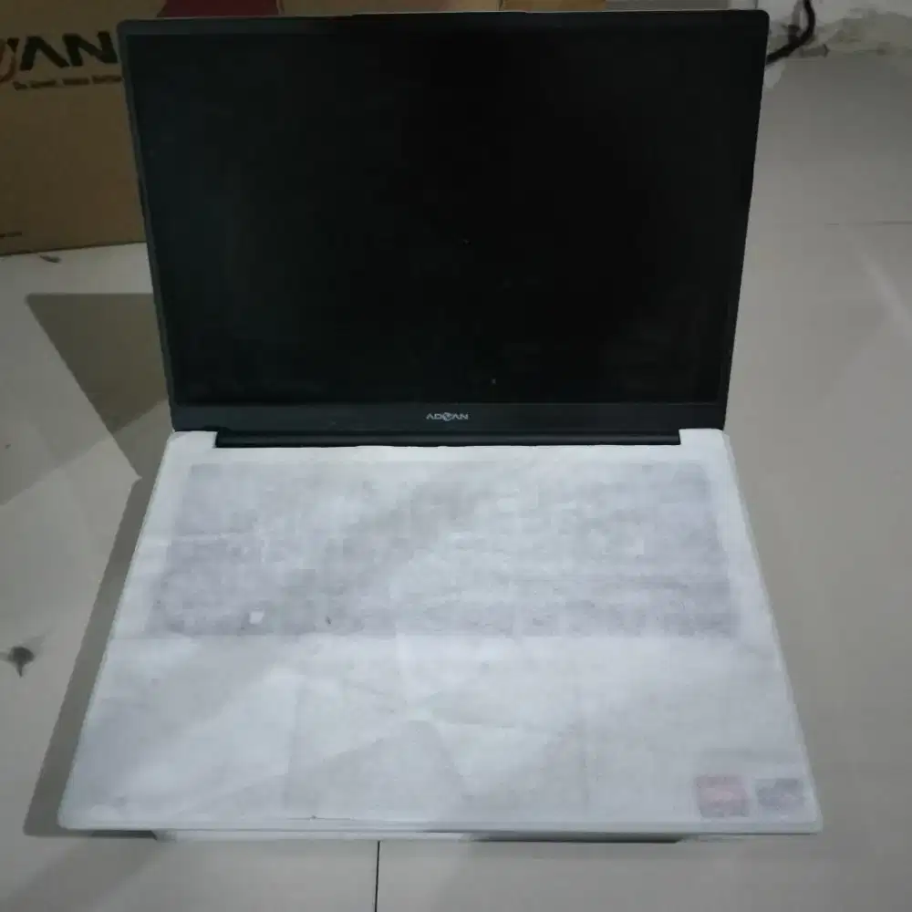 Advan Workplus – Ryzen 5 6600H , RAM 16GB, SSD 512GB.
