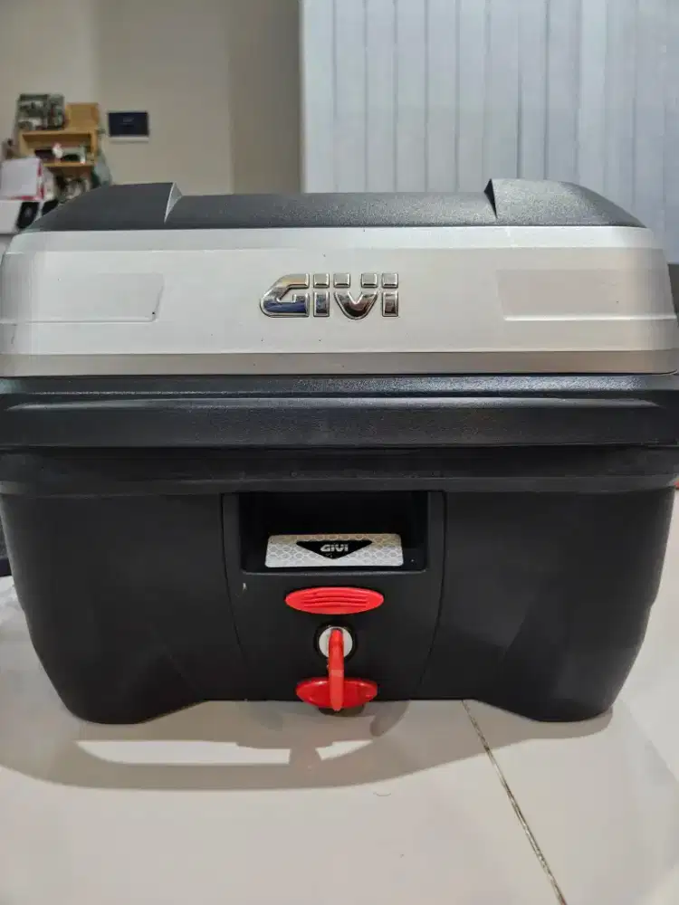 Top box Givi B32N bold