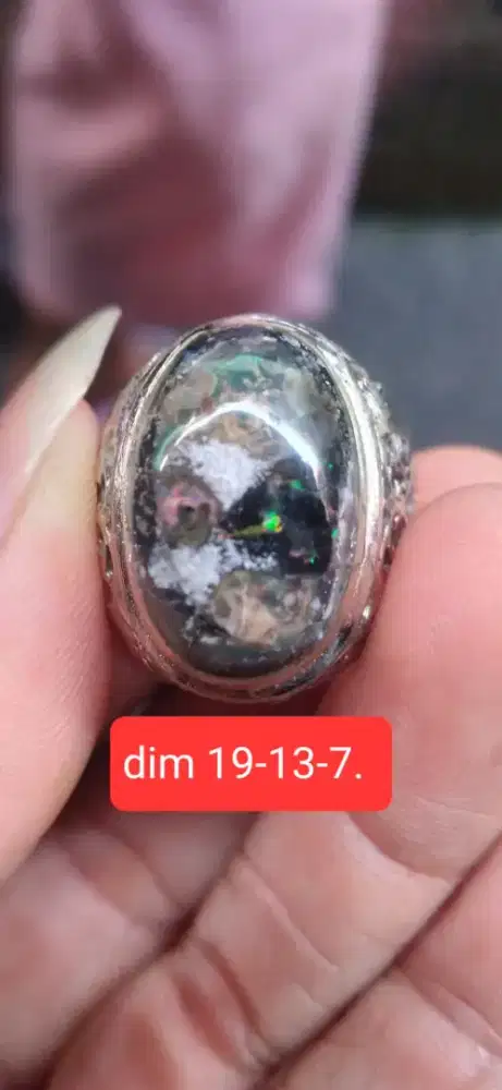 Batu blek Opal.