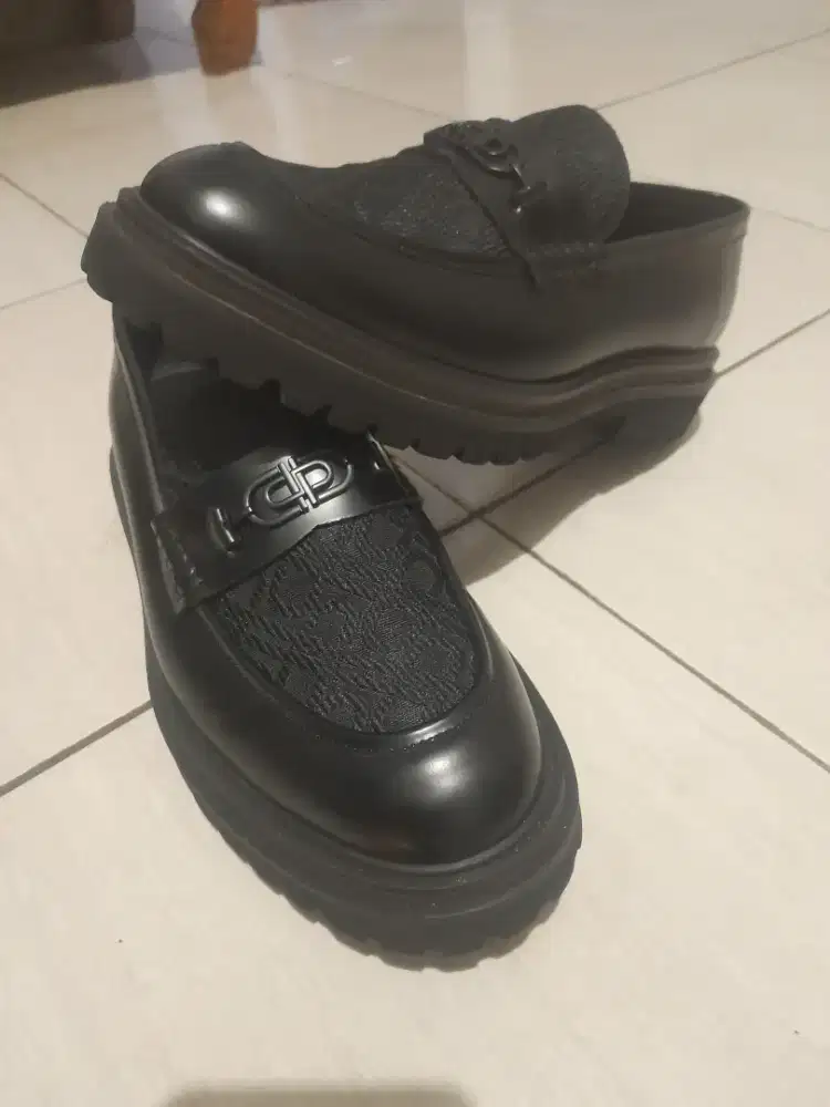Sepatu pedro size 42 slip on made in china. Kondisi masih 99%