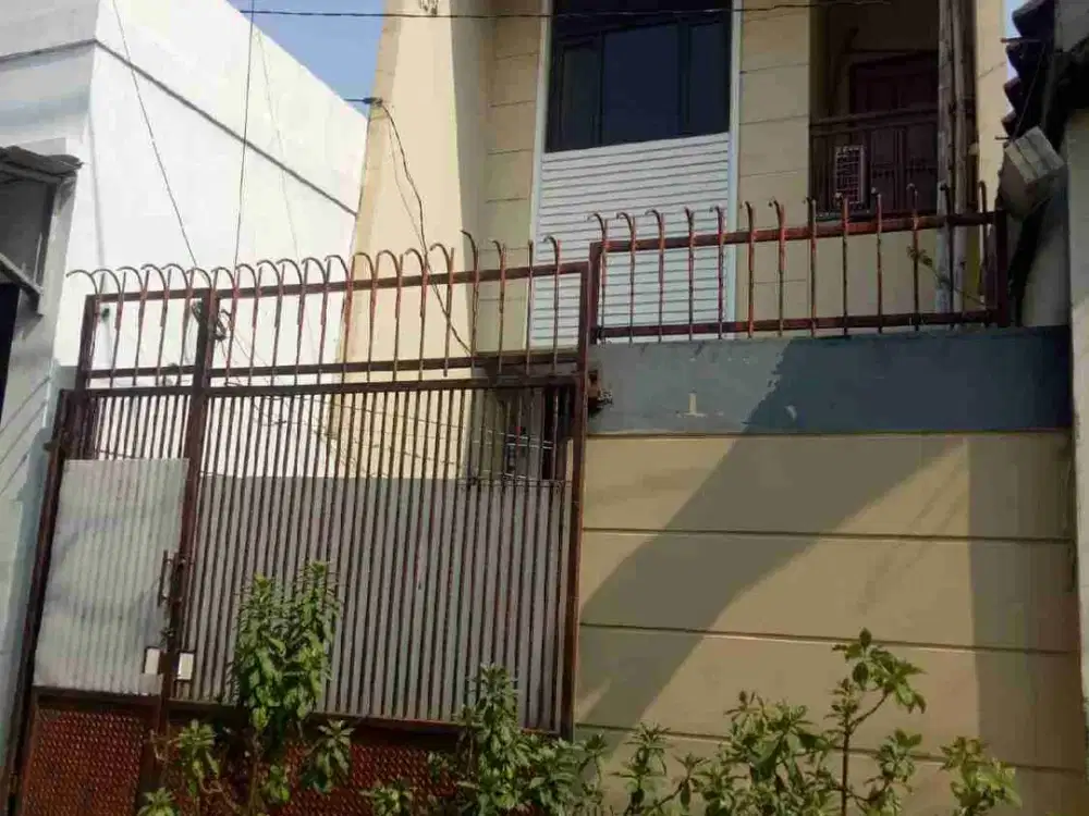 rumah 2,5 lantai di jalan Kran kemayoran jakarta pusat