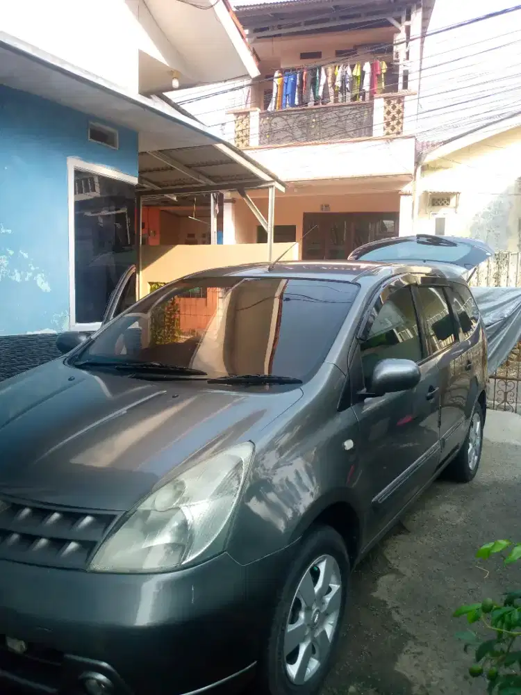 Nissan Livina 2010 Bensin