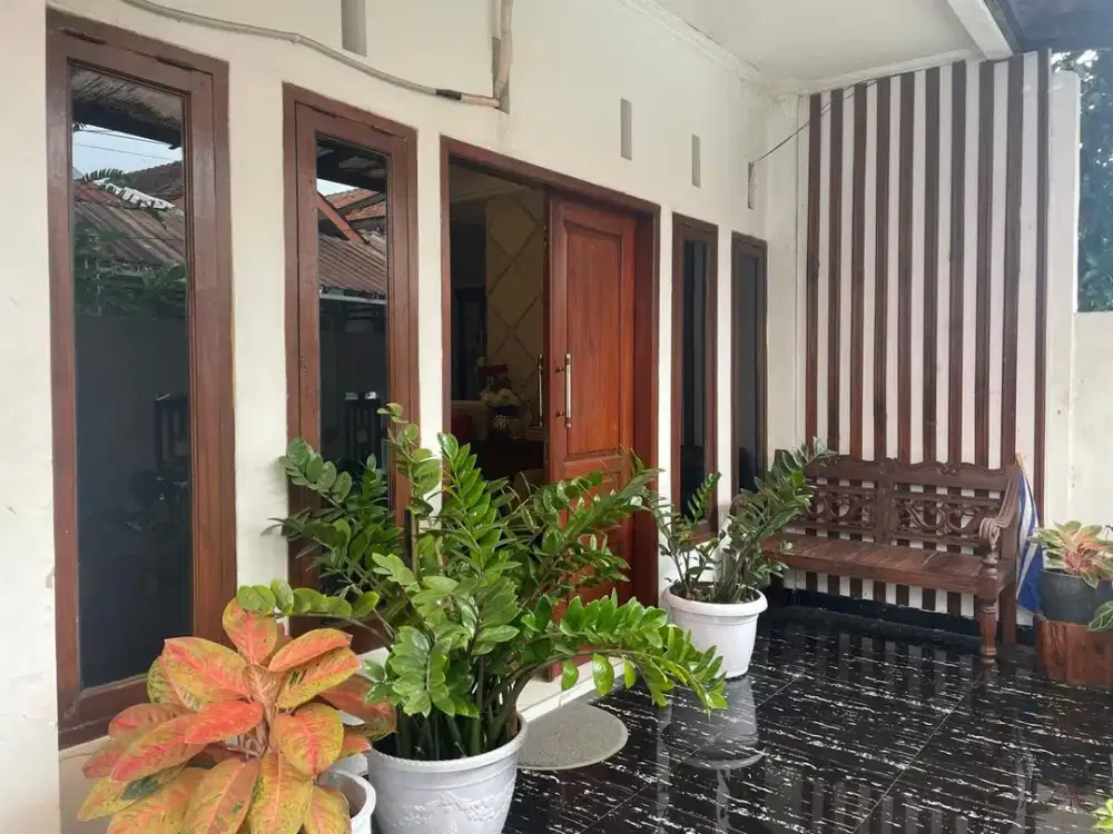 Rumah Mewah Pusat Kota Bandung di Regol – Posisi Hook, 2.5 Lantai Siap Huni