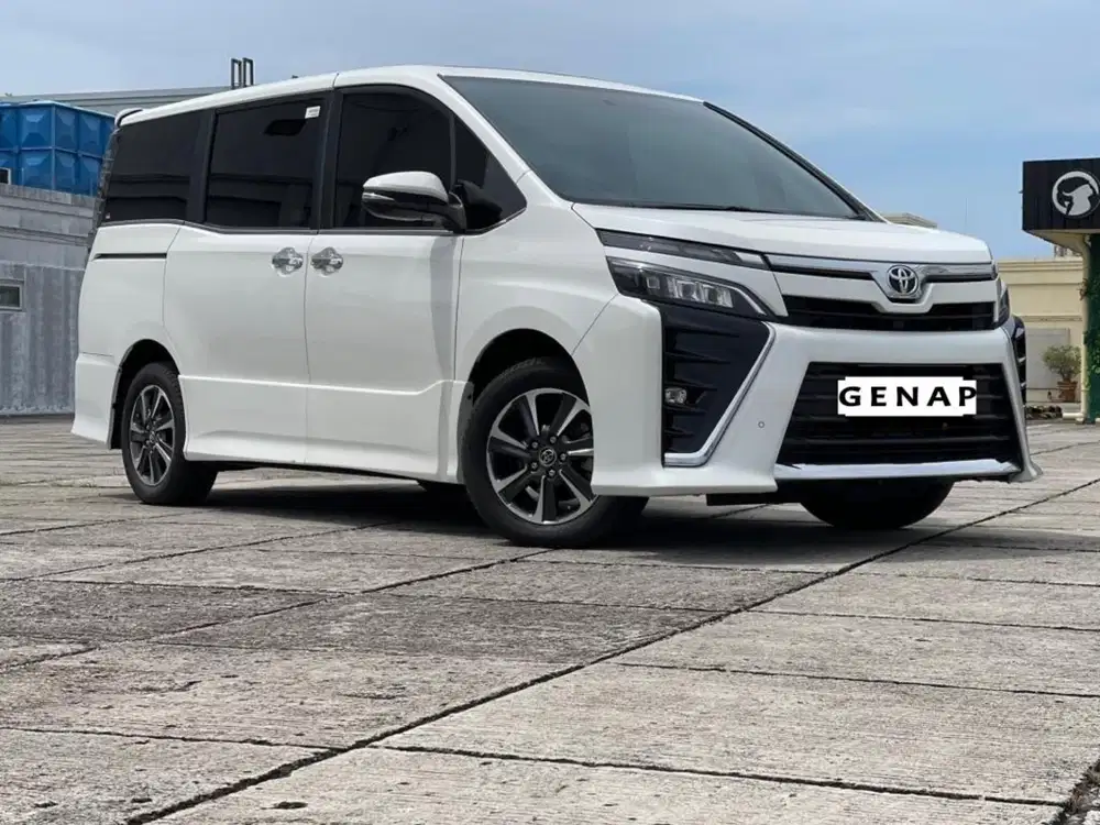 (DP 35jt) Low Km Toyota Voxy 2.0 AT 2018 Tgn1 Good Condition