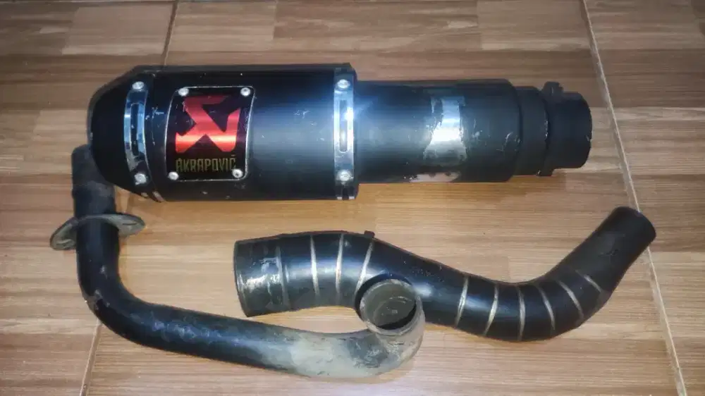 Knalpot second Akrapovic