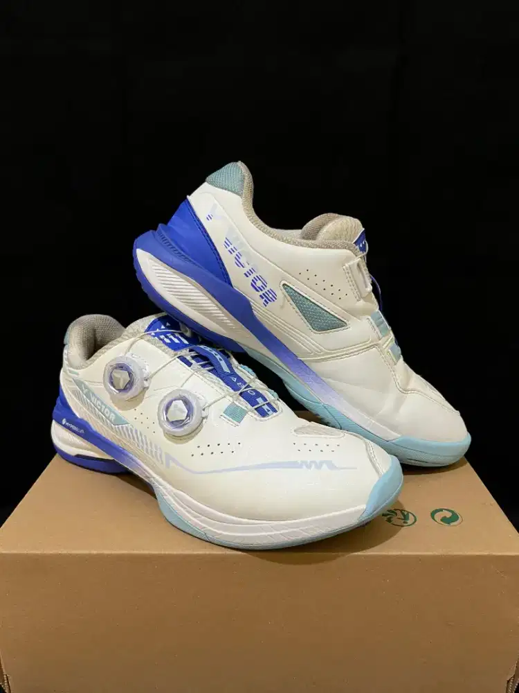 Sepatu Victor A810 LM - Antique White/Robia Blue