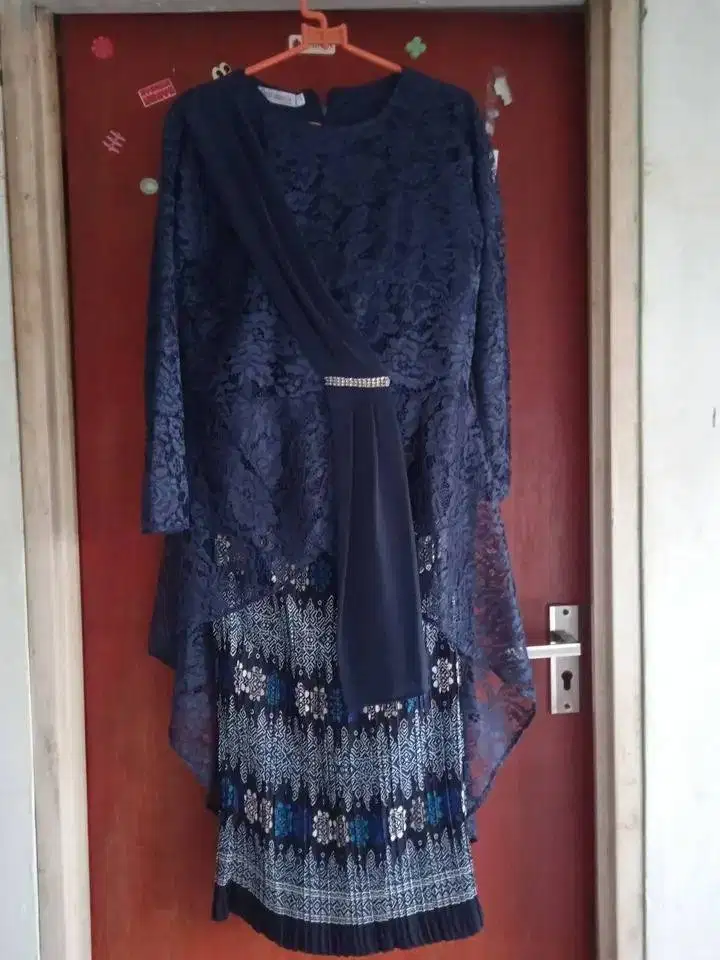 kebaya tunik brukat selendang title