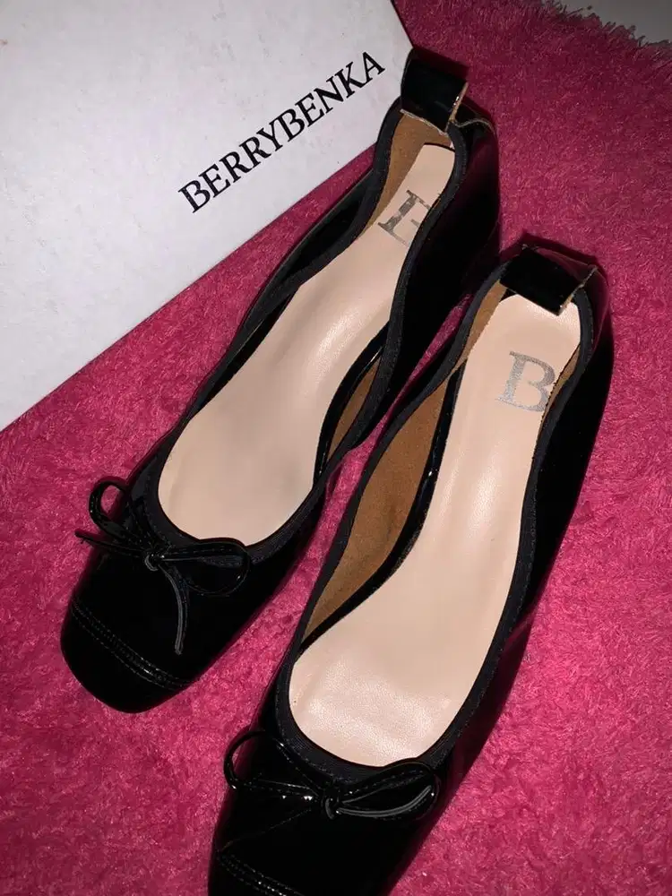 SEPATU WANITA BERRYBENKA