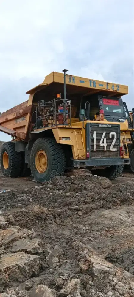 Truck tambang Komatsu HD465 tahun 2018 capasitas 50 ton