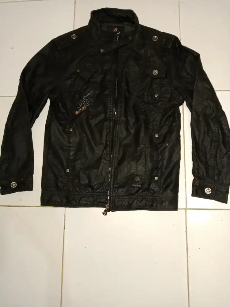 Jaket hitam Anti Bara