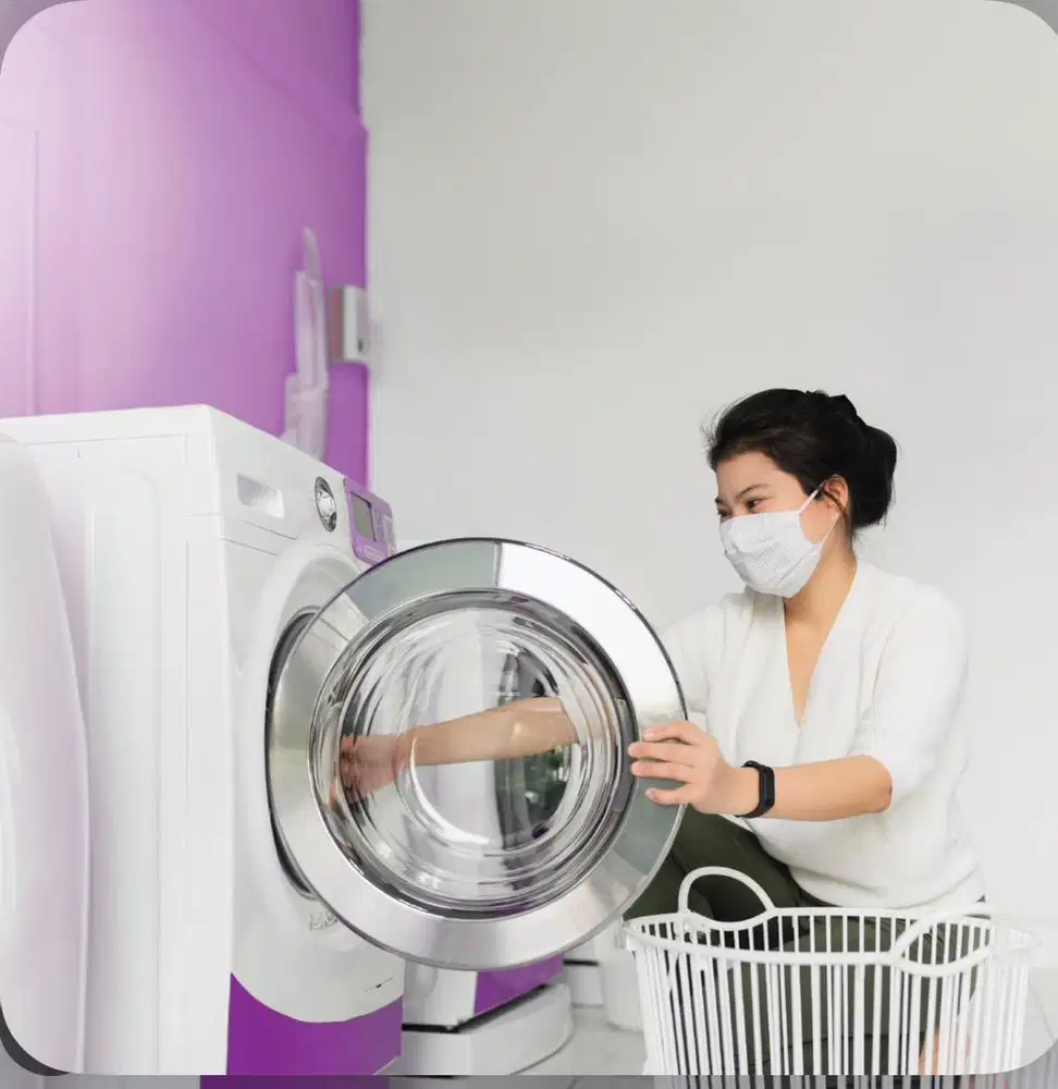 Staff  Wanita  bagian cuci di Laundry