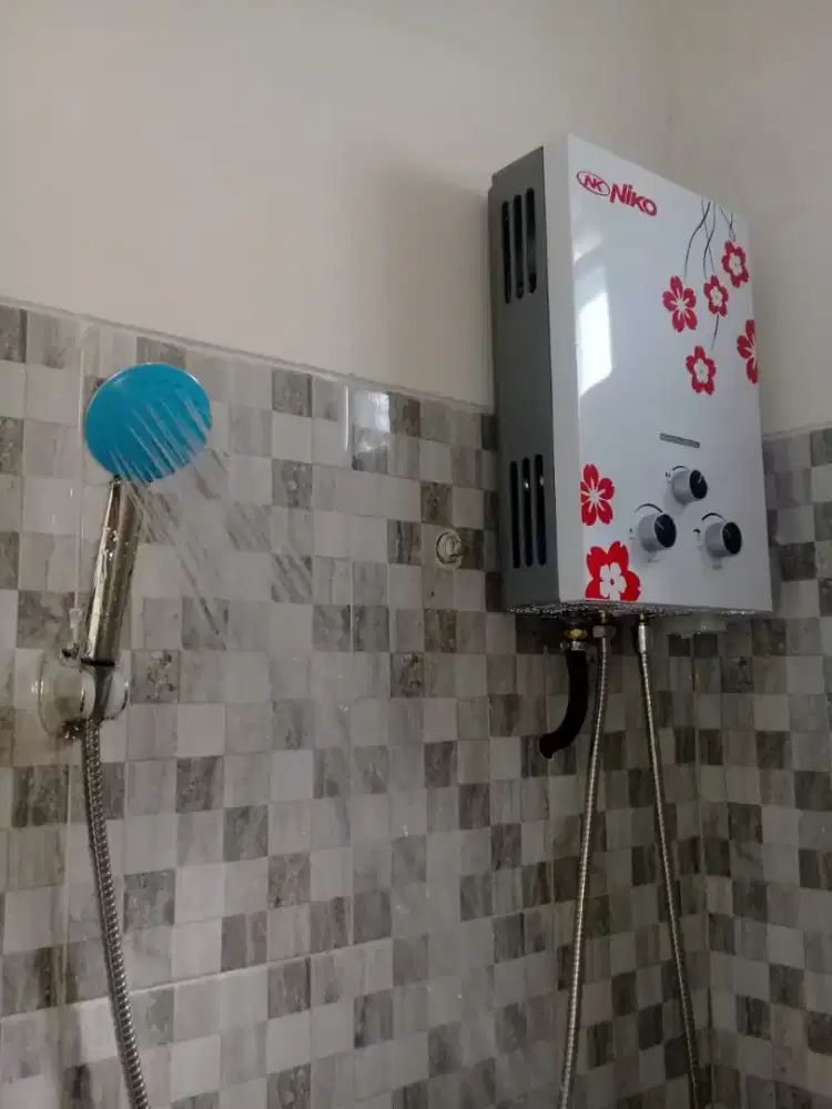 * Pemanas Air Kamar Mandi Merk Niko *