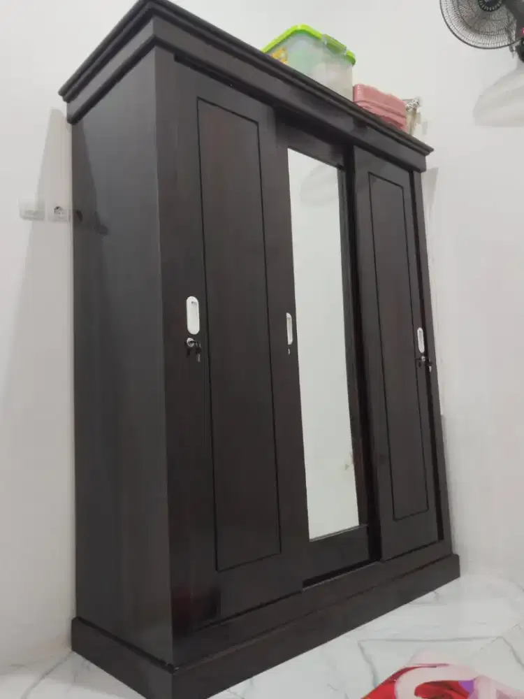 Lemari kayu jati sliding 3 pintu